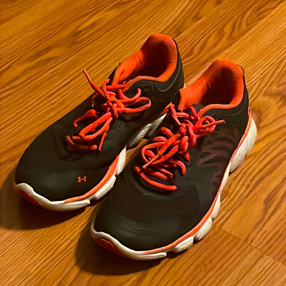 Womens Black Under Armour Running Shoes Size 7